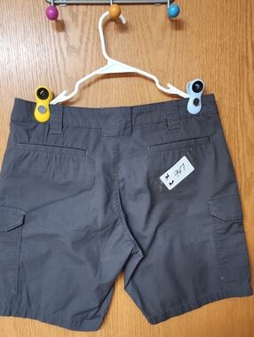 Noble outfitters Gray Men's Cargo Shorts 34 nwot number 947